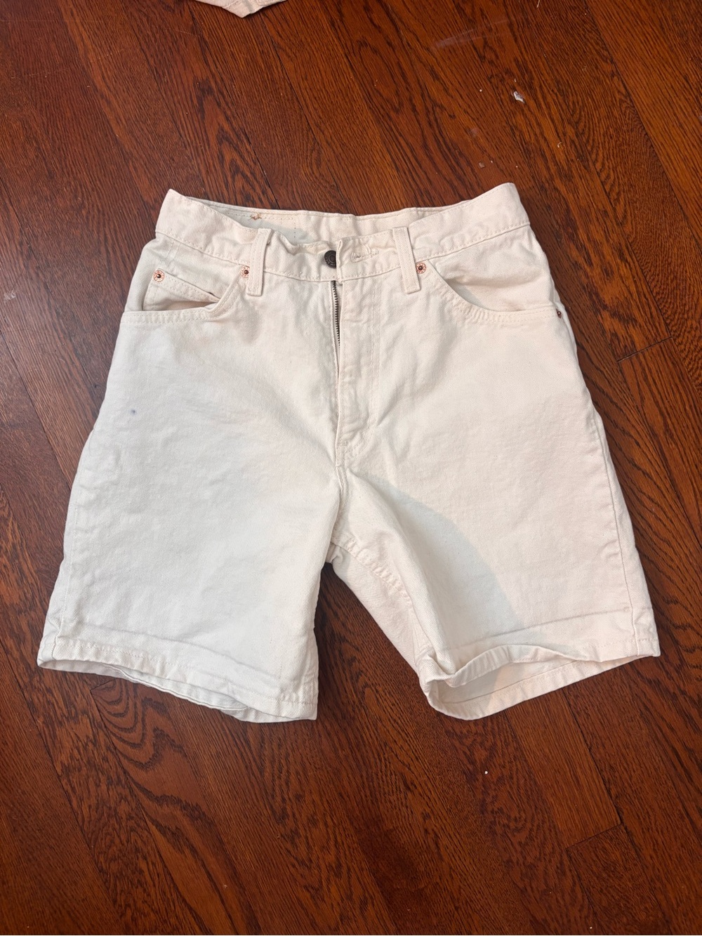 Vintage Levi’s Orange Tab 950 Bermuda Shorts White Size 7/8 High Rise